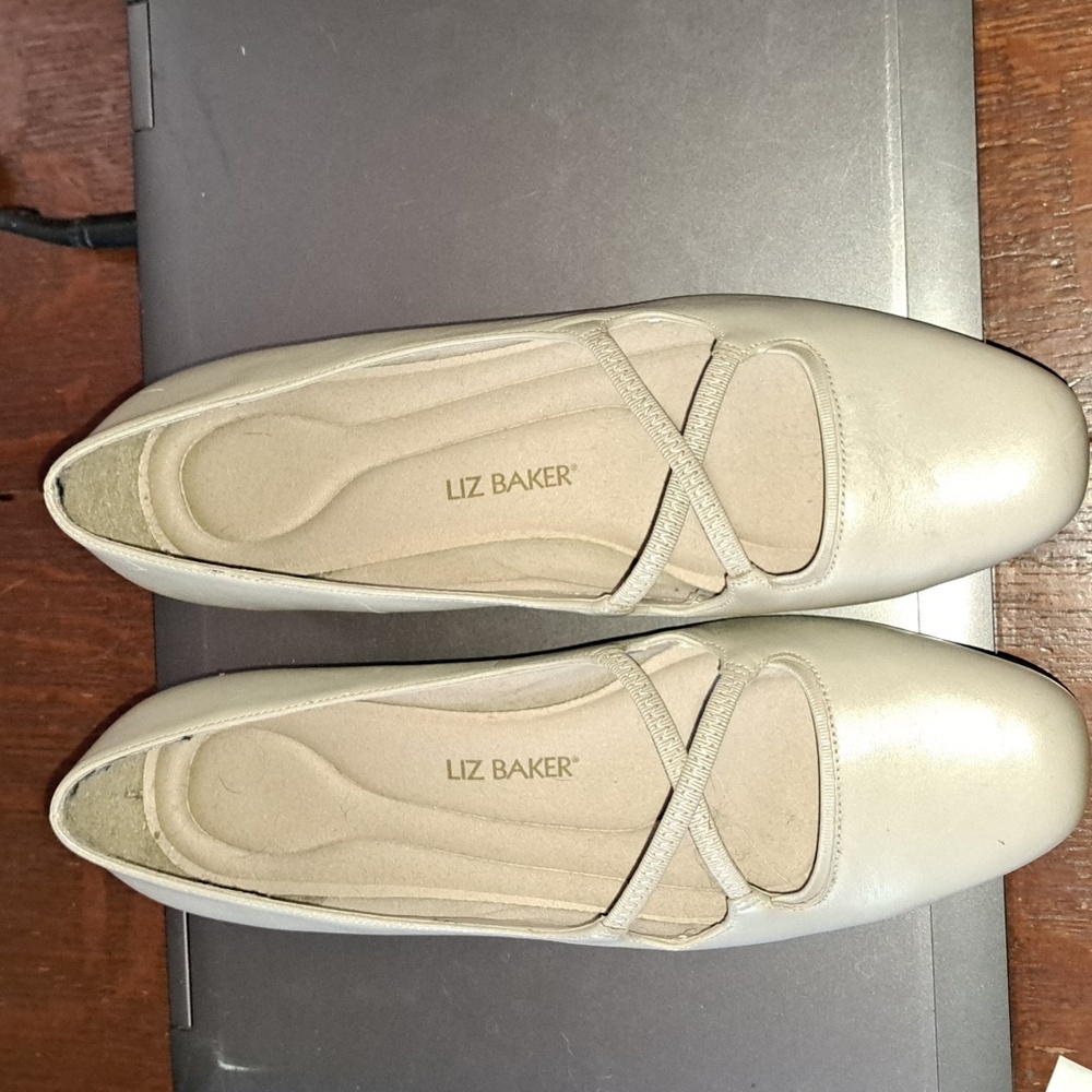 Elegant Women's Dark Bone  Flats Liz Baker size 8W - Picture 3 of 9